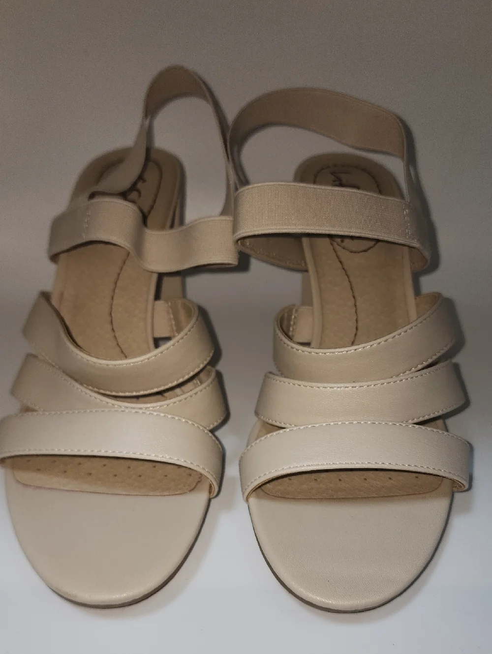 Life Stride Size 7.5 Women's Beige Strappy Block Heel Sandals